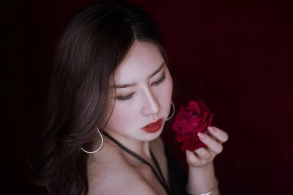 Pornstars Using Roses For Seduction - Petals Of Passion